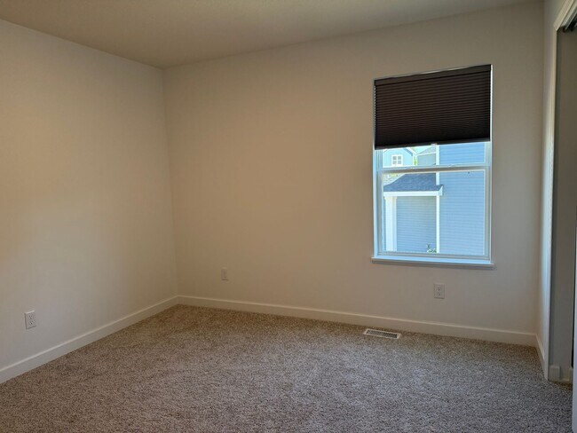 Building Photo - Stunning New Construction Home - Modern Lu...