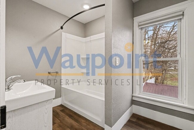 Building Photo - 126 Tower St