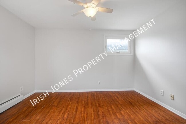 Building Photo - 425 Callodine Ave