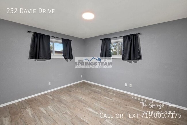 Building Photo - 252 Davie Dr