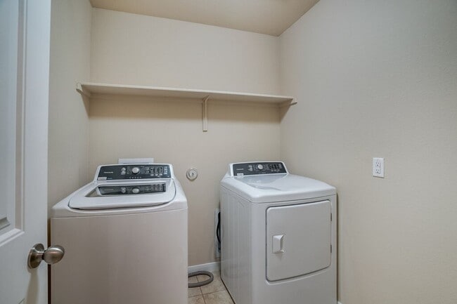 Building Photo - 5909 Roderick Dr