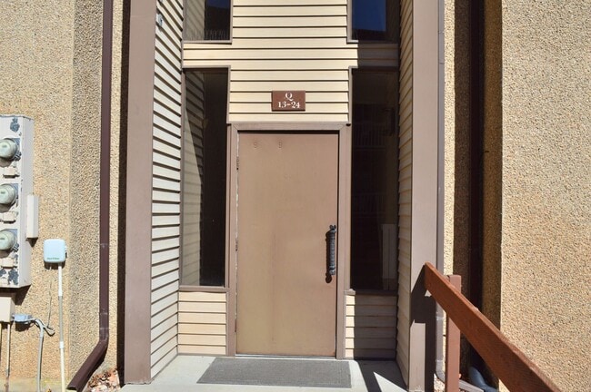 Building Photo - Beautiful Condo in Prime Centerville Location!