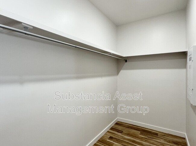 Building Photo - 1641 Midtown Pl