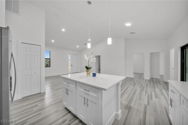 Building Photo - 2836 NW 5th Terrace