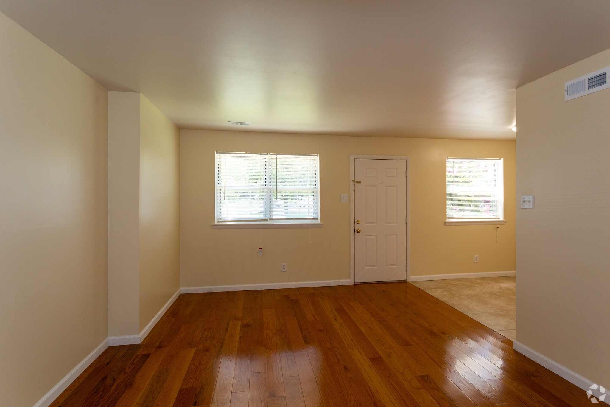 Living Room - Jamestown Square Apartments