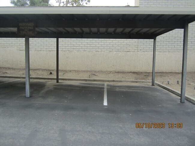 Building Photo - SPACIOUS 2 STORY CONDO