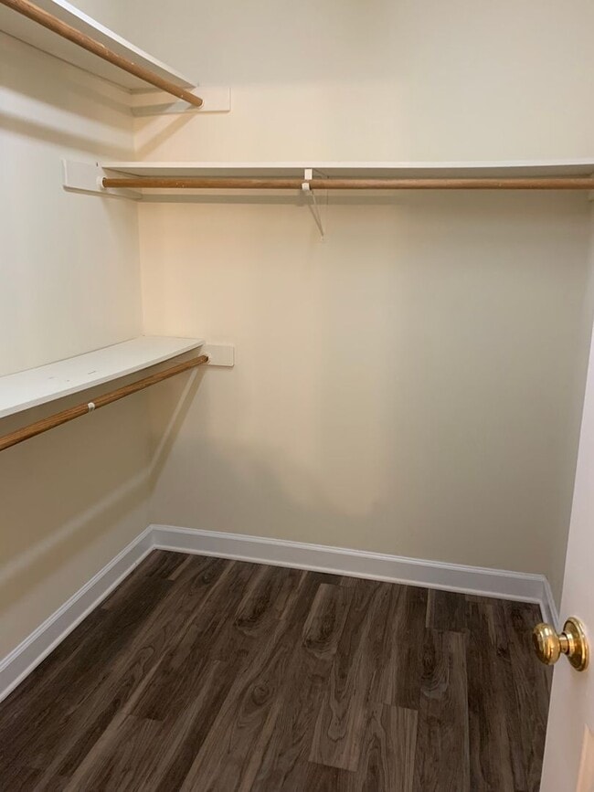 Building Photo - PET FRIENDLY-3 BEDROOM WITH DOWNSTAIRS PRIMARY SUITE- 717 St.Catherines~3 brm 2.5 bath~wood burni...