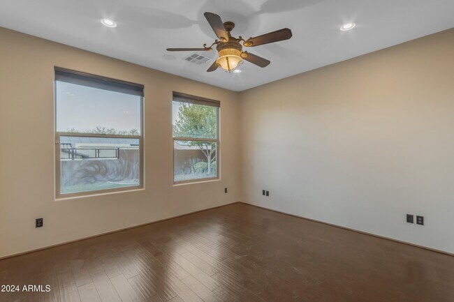 Building Photo - 2322 E Samantha Way