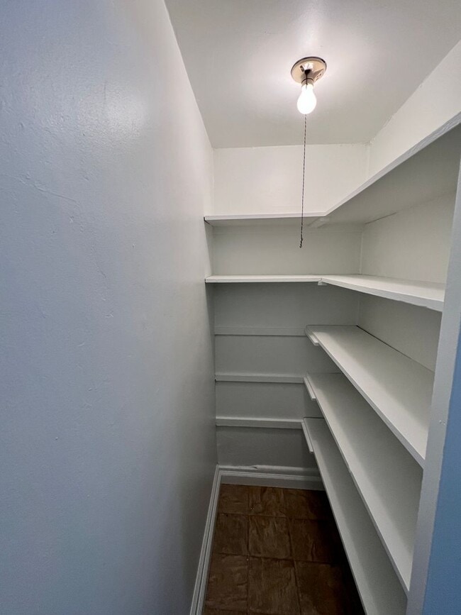 Building Photo - Studio in North Park - Freshly Painted, Community Laundry, Pet Friendly