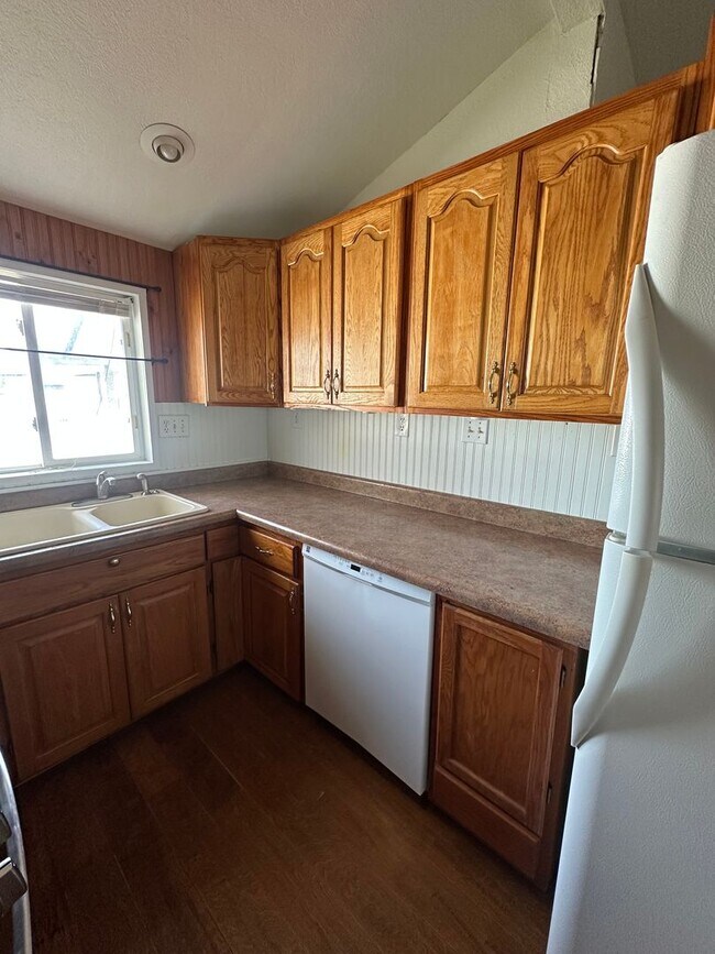 Building Photo - 646 S Coleman St