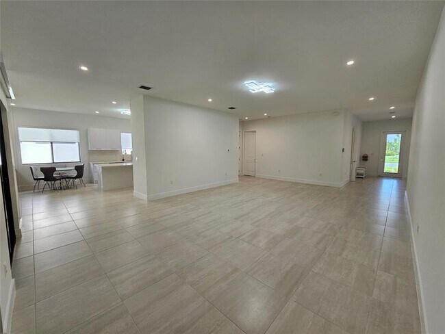 Building Photo - 10396 SW 57th Ct