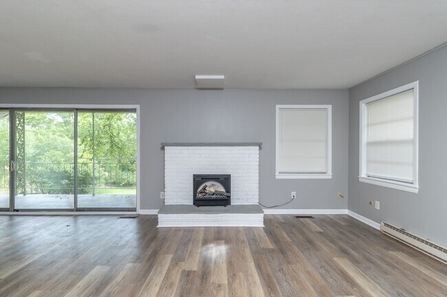 Building Photo - 630 Colonial Dr