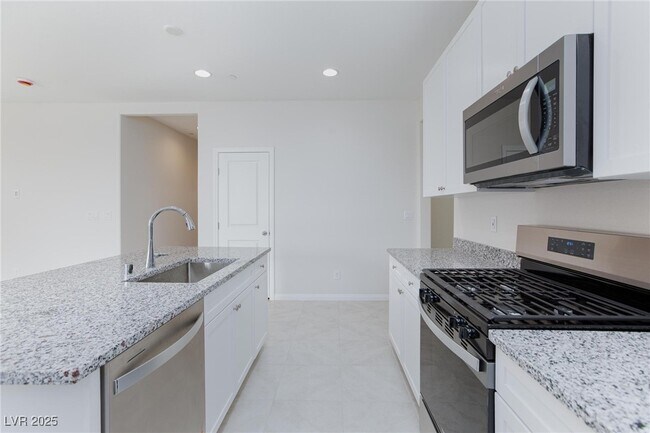 Building Photo - 819 Cottonwood Hl Pl