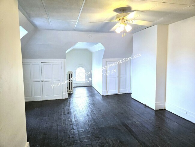 Building Photo - 415 N Main St