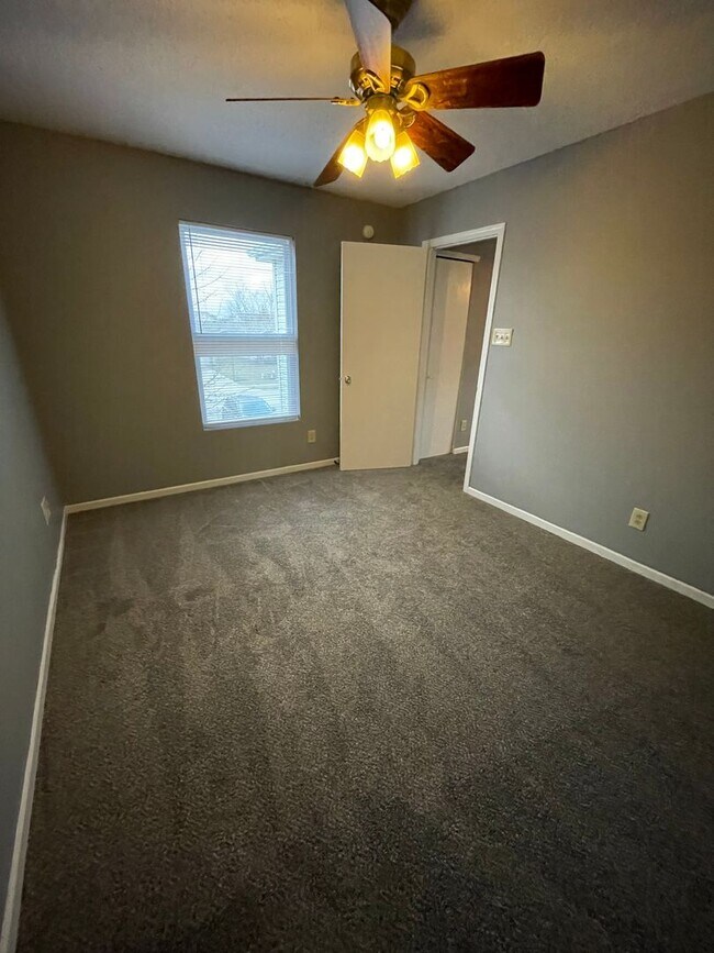 Building Photo - 843 Streamside Dr