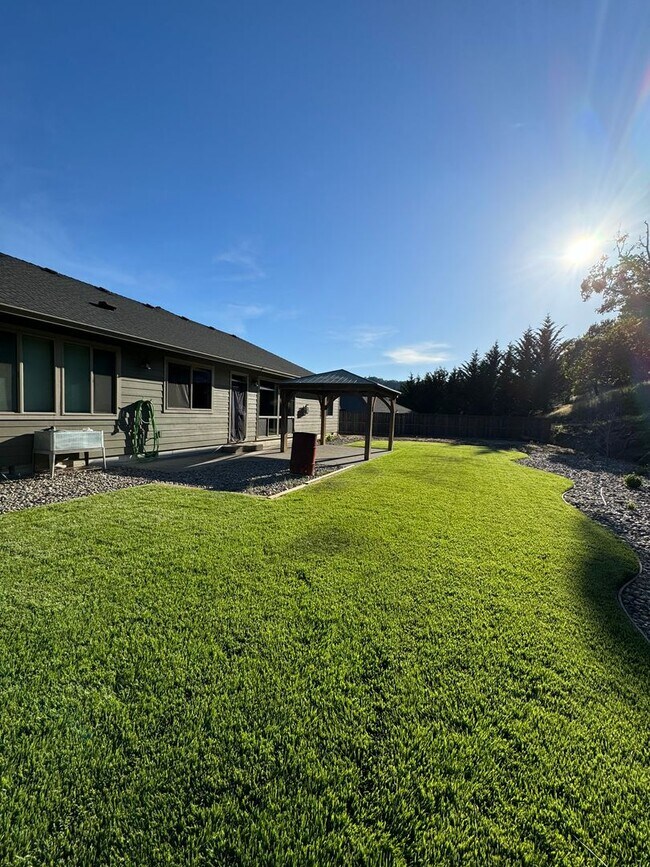 Building Photo - Newer Winchester 4 bedroom 2 bath home