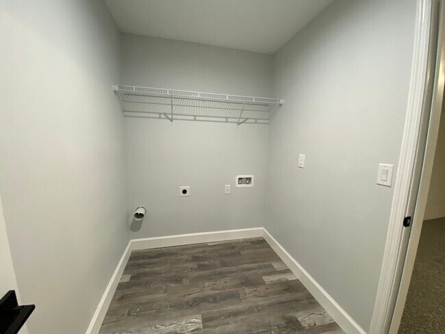 Building Photo - 17207 Waldrun Ave