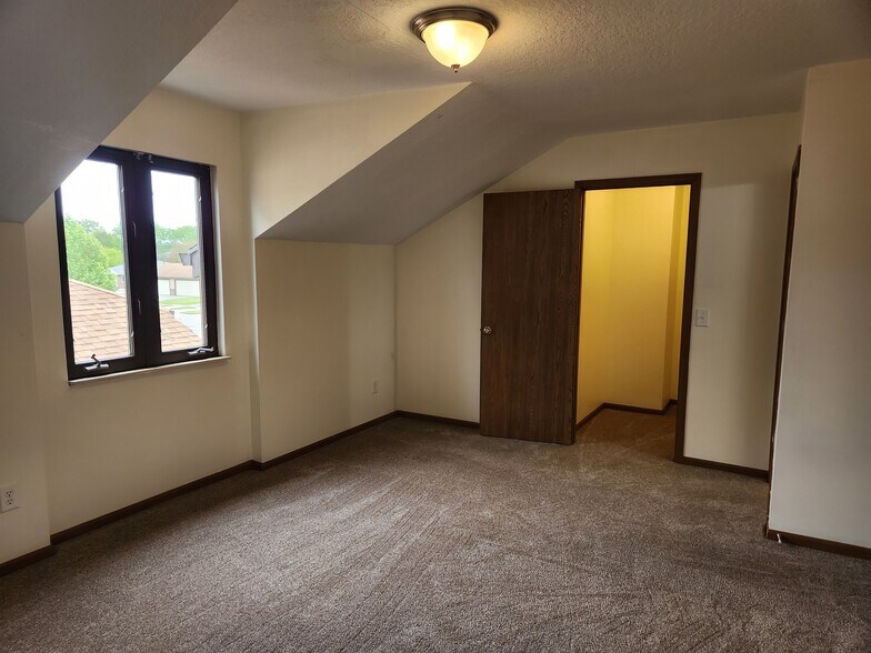 Building Photo - 1144 Country Creek Ln