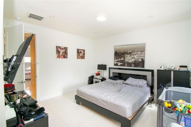 Building Photo - 6320 NW 104th Path