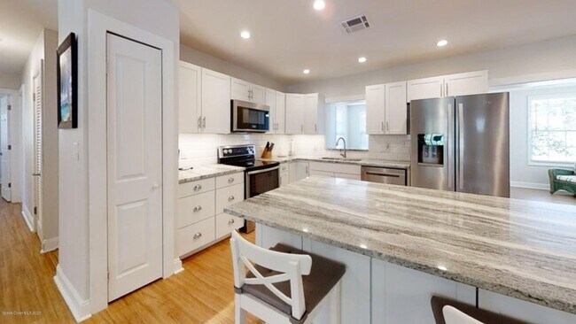 Building Photo - 1220 Cheyenne Dr