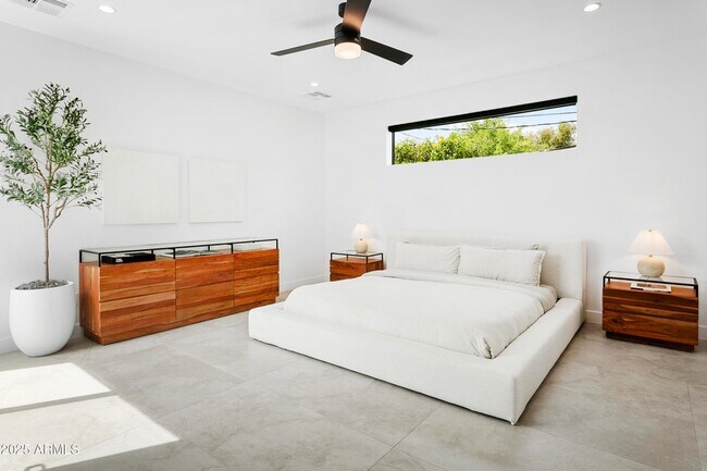 Building Photo - 4002 N 33rd Pl