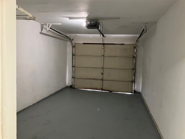 Building Photo - 8048 Sands Point Dr