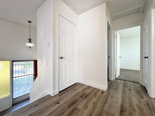 Building Photo - 403 N Morton Dr