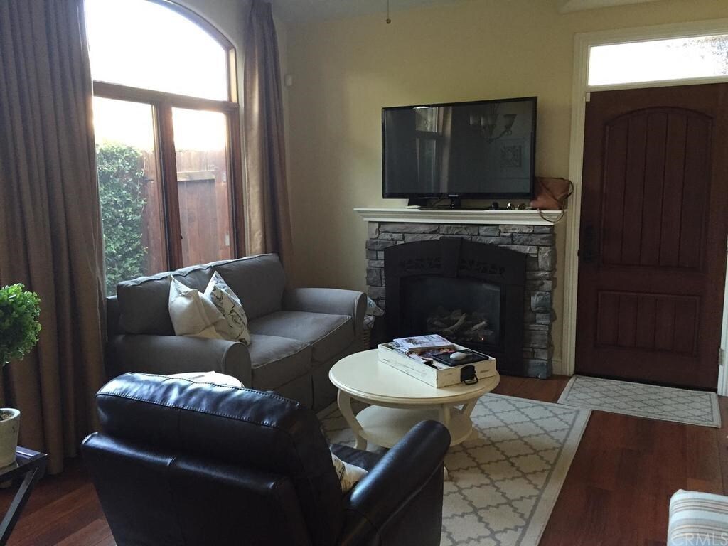 Living Room - 288 Windward Ave