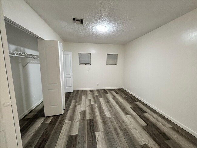 Building Photo - 4850 SW 63rd Terrace