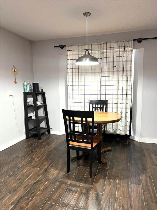 Building Photo - 10515 Sagewind Dr