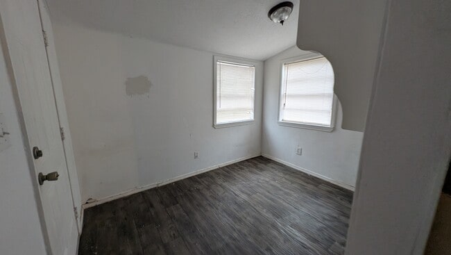 Building Photo - 902 N McKinley Ave