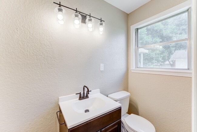 Building Photo - 305 Yaupon St