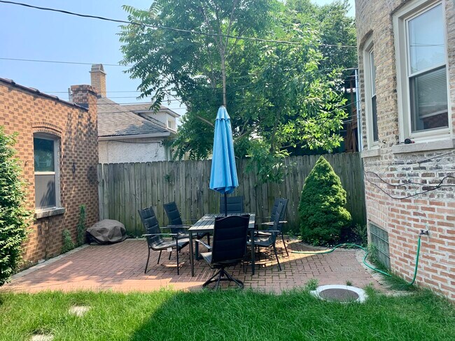 Building Photo - 5741 N Washtenaw Ave