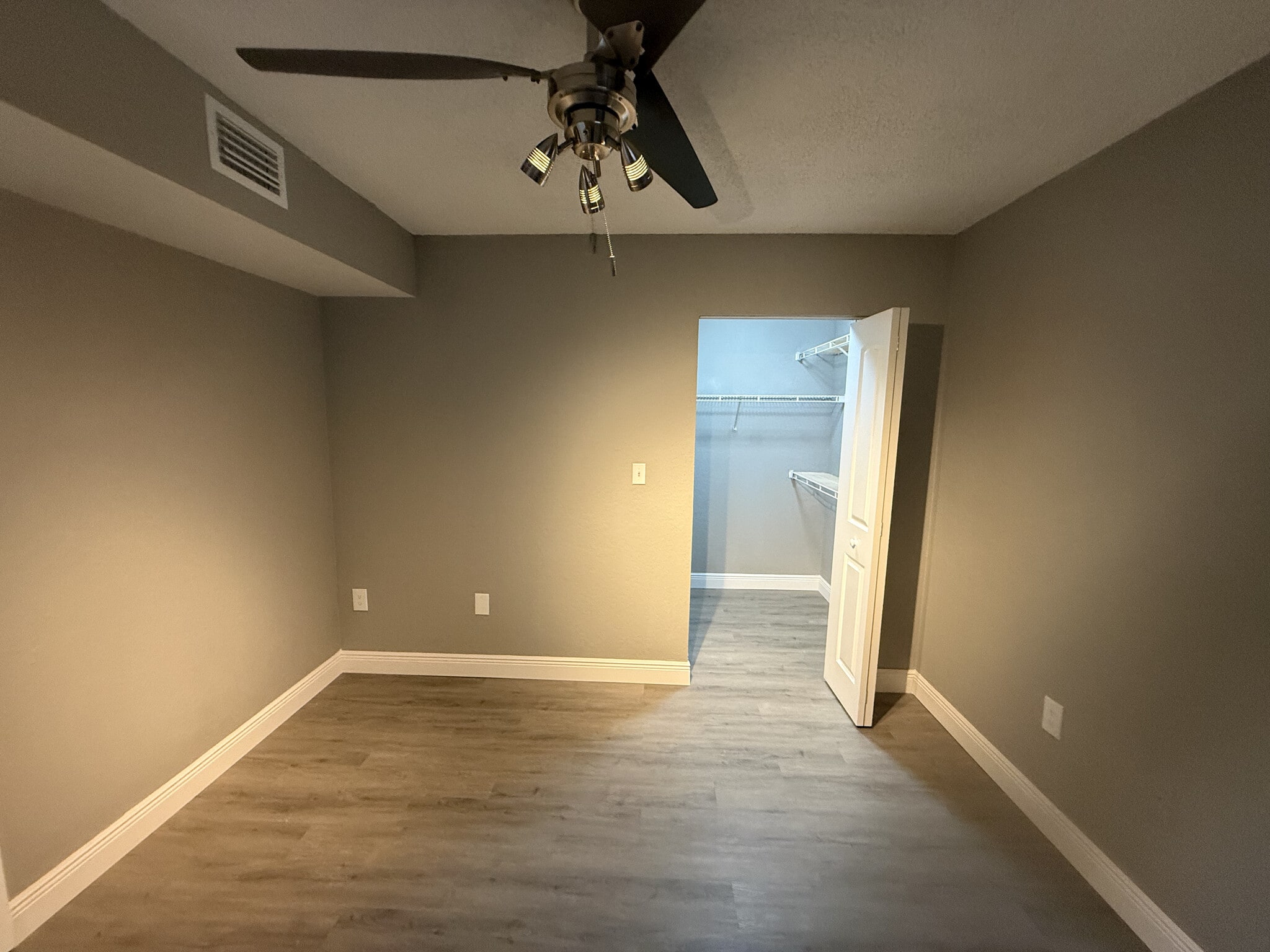 Building Photo - 2881 N Oakland Forest Dr