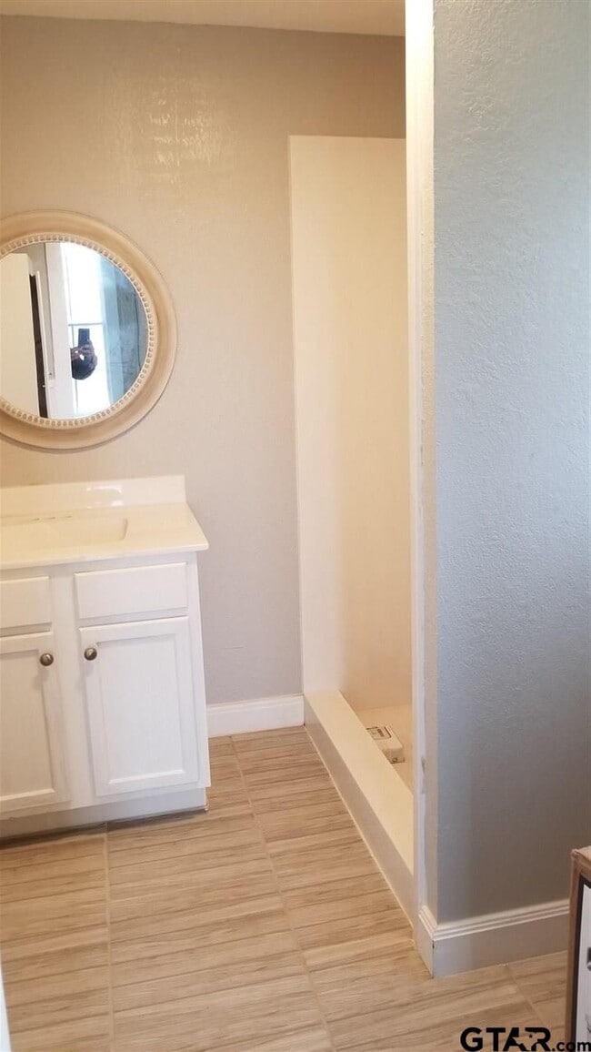 Building Photo - 902 Crockett St