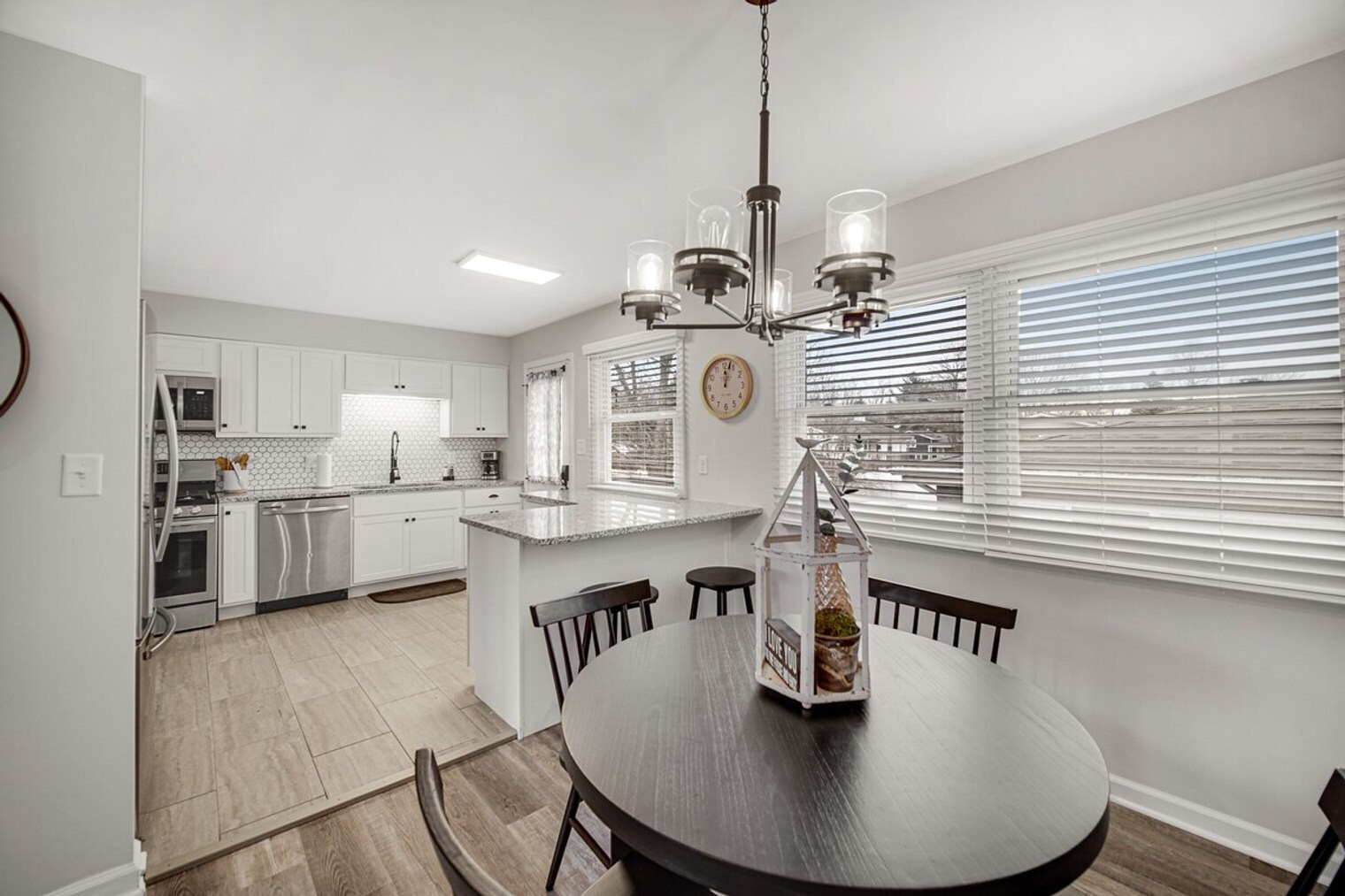 Building Photo - 560 Kathleen Dr