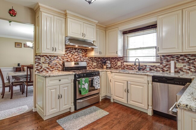 Building Photo - 2238 Gleneagles Dr