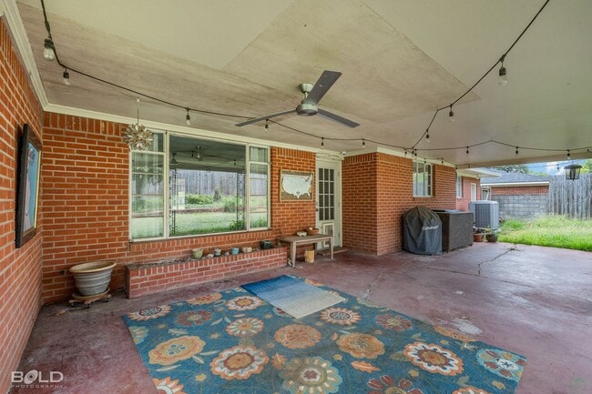 Building Photo - UPDATED MID-CENTURY MODERN HOME WITH SPECIAL CHARACTER