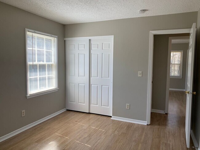 Building Photo - SW Large Brick Home, Updated Kitchen & Bathrooms, Wood Like Flooring, Fenced Yard!
