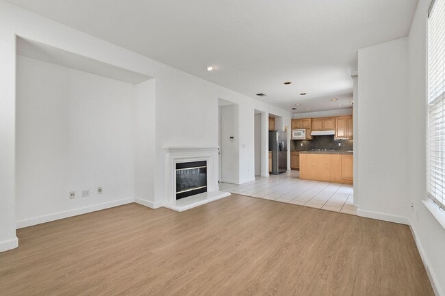 Building Photo - Spacious 3 Bedroom/2.5 Bath Home