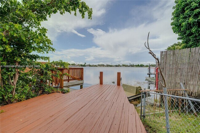 Building Photo - 2401 SW 58th Manor
