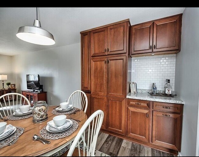 Building Photo - 265 Constellation Dr