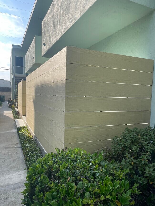 Building Photo - 1520 Venice Blvd