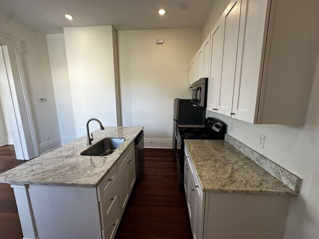 Building Photo - 1527 Reverend John Raphael Jr Way