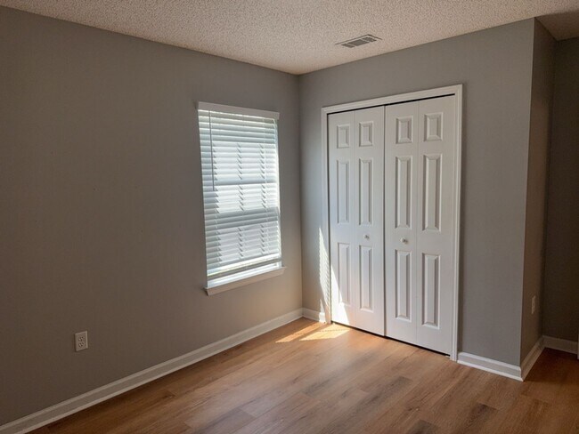 Building Photo - 525 Golden Grove Ln