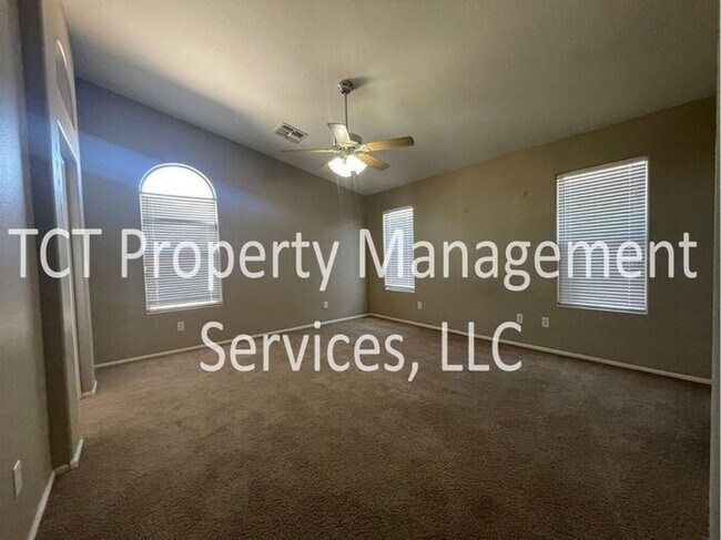 Building Photo - Spacious Home in Great Location!