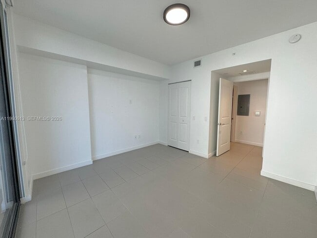 Building Photo - 1600 NE 1st Ave