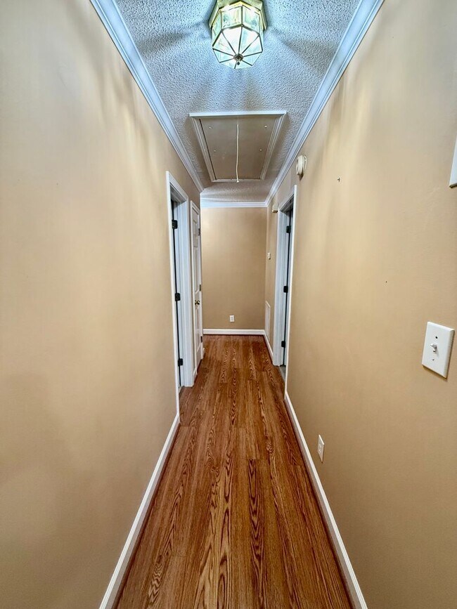 Building Photo - Three bedroom, 2 bath house in Gibsonville