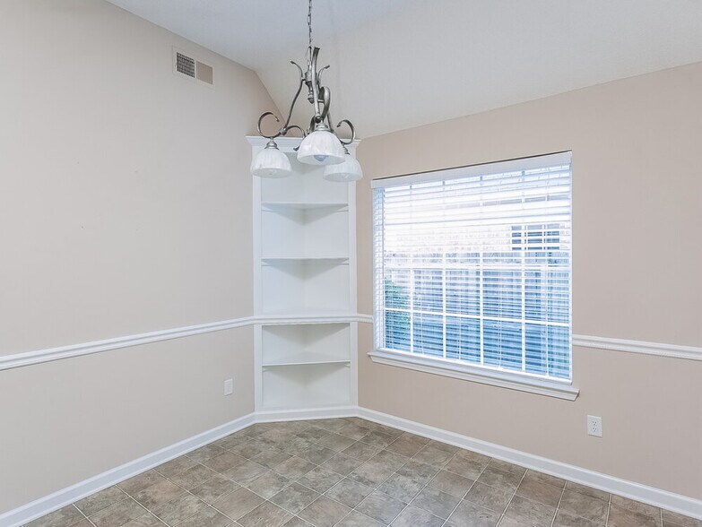 Building Photo - 1596 Far Dr