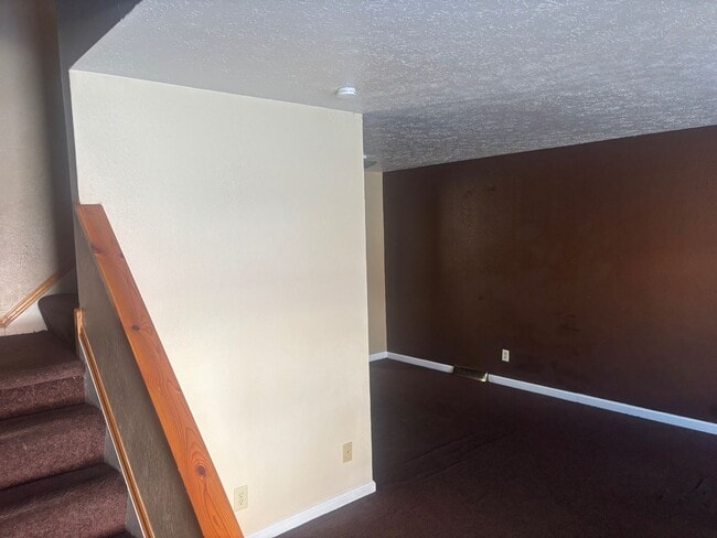 Building Photo - Charming 2-Bedroom Property in Prime Location